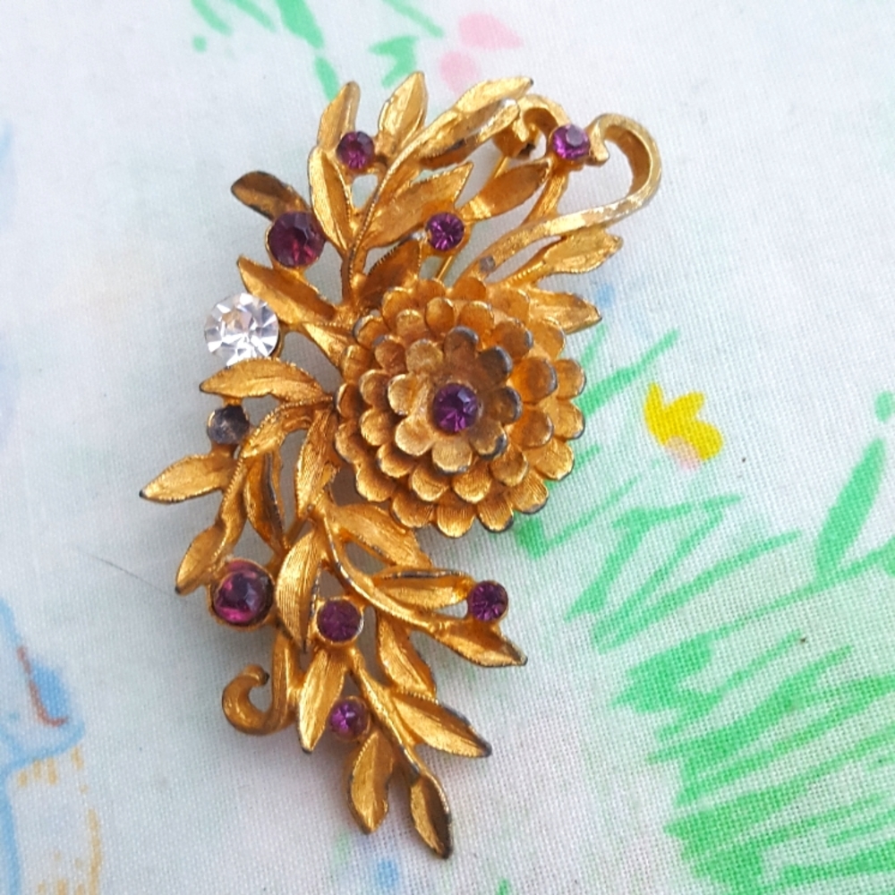 🌙Vintage Gold and Amethyst Floral Brooch - Picture 3 of 10